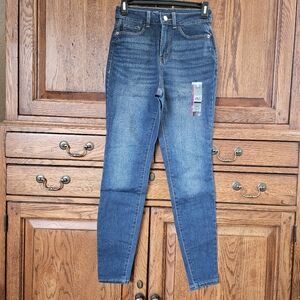 High Rise Skinny Jean in Dark Wash